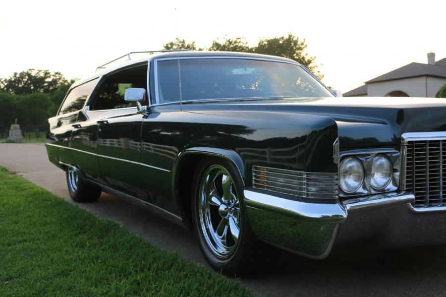 Детали экстерьера Cadillac DeVille 9-passenger Station Wagon by WISCO (B9114767) 1969 года  (фото 39 из 147)